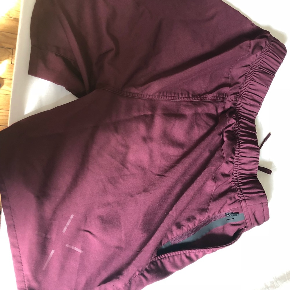 Gym shorts: maroon